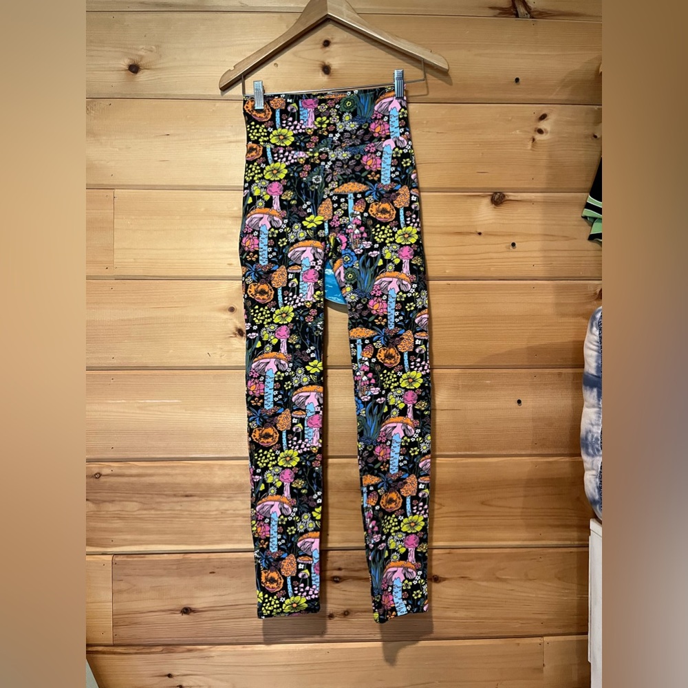 Nooworks NWT mushrooms leggings